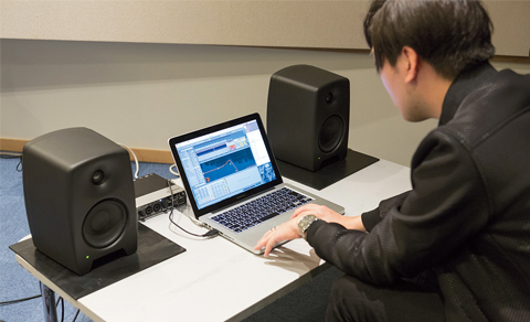 モニタースピーカーGENELEC「M030」をEDMクリエイターのTeddyLoidが