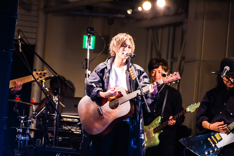 山本彩、11/24(日)に山本彩の地元である大阪にて最新SG「追憶の光」の発売記念したフリーライブを決行！