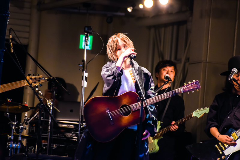 山本彩、11/24(日)に山本彩の地元である大阪にて最新SG「追憶の光」の発売記念したフリーライブを決行！