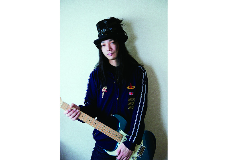 ギタリストの 瀬々 信が、電源ケーブル「Zonotone」を宅録で使っ ギタリストの 瀬々 信が、電源ケーブル「Zonotone」を宅録で使っ